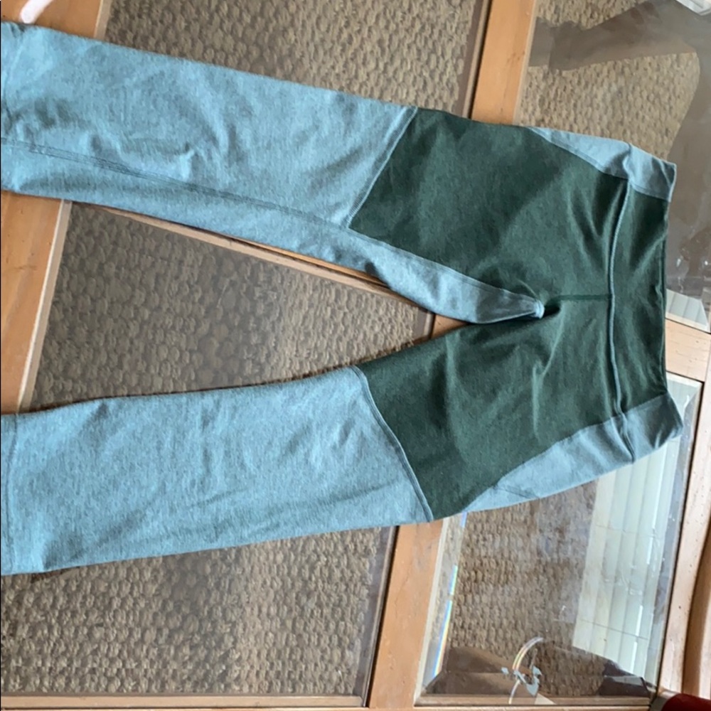OUTDOOR VOICES GREEN LEGGING SIZE SMALL